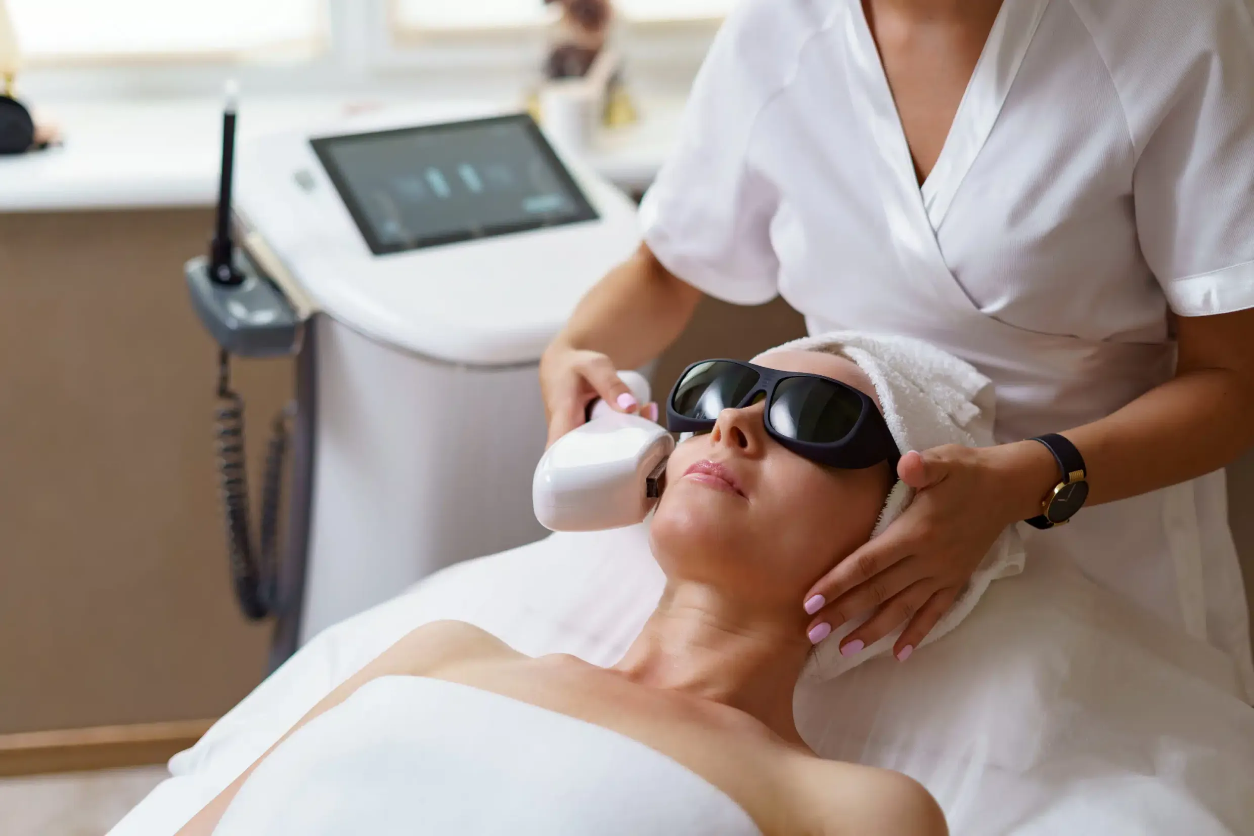 IPL Photofacial Pros and Cons IPL Photofacial Pros and Cons