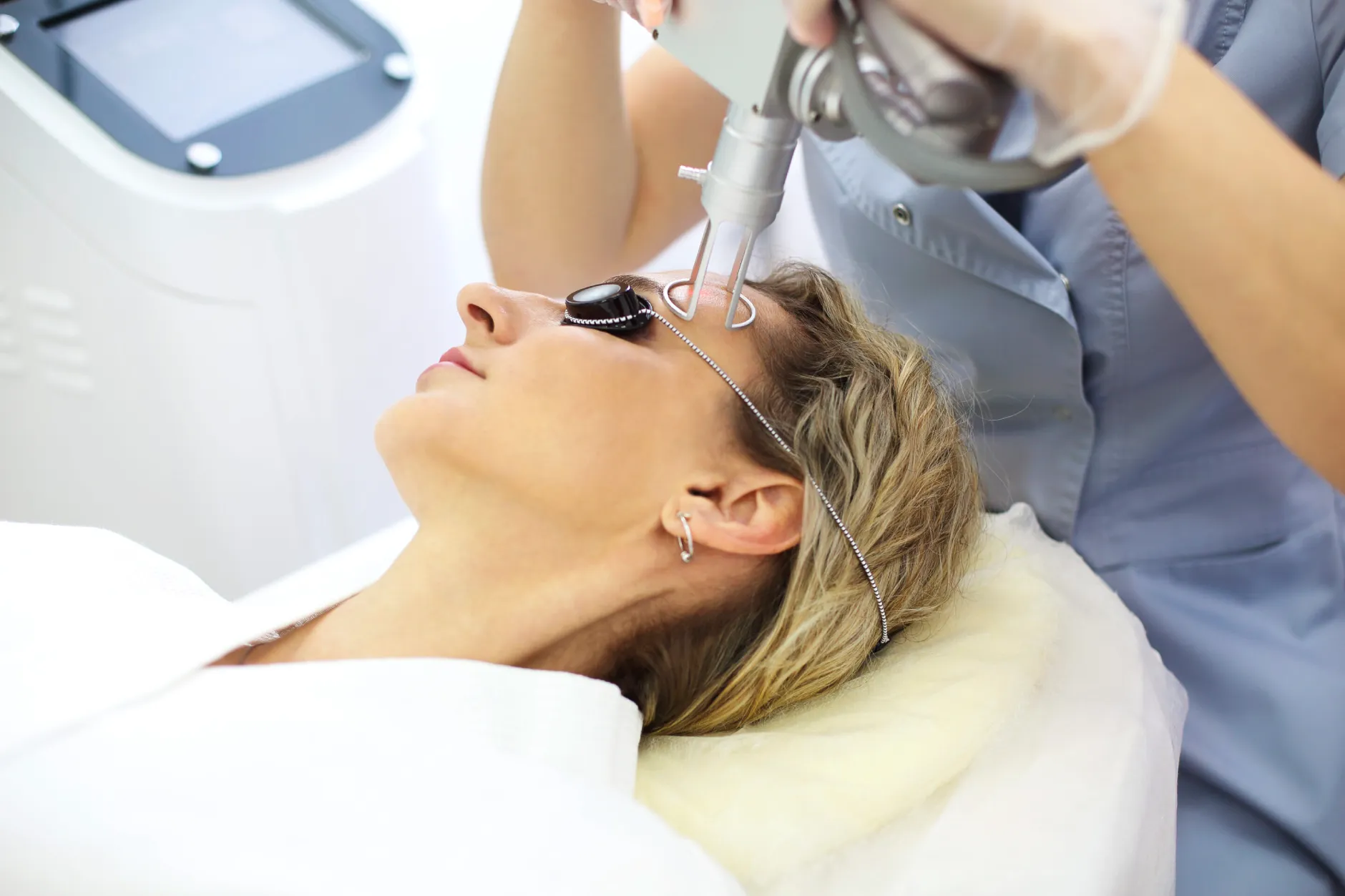 Laser Treatment to Tighten Skin: How It Works Laser Treatment to Tighten Skin: How It Works