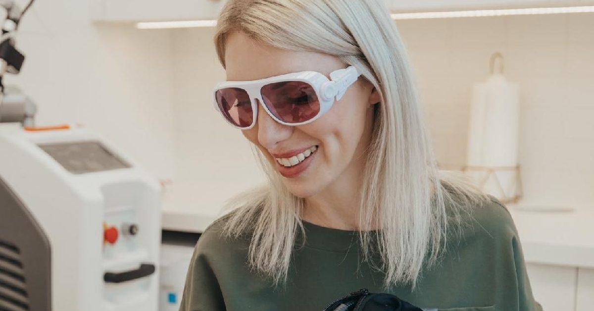 Brazilian laser hair removal at Elysian Laser Aesthetics in Calgary - Alaina performing treatment